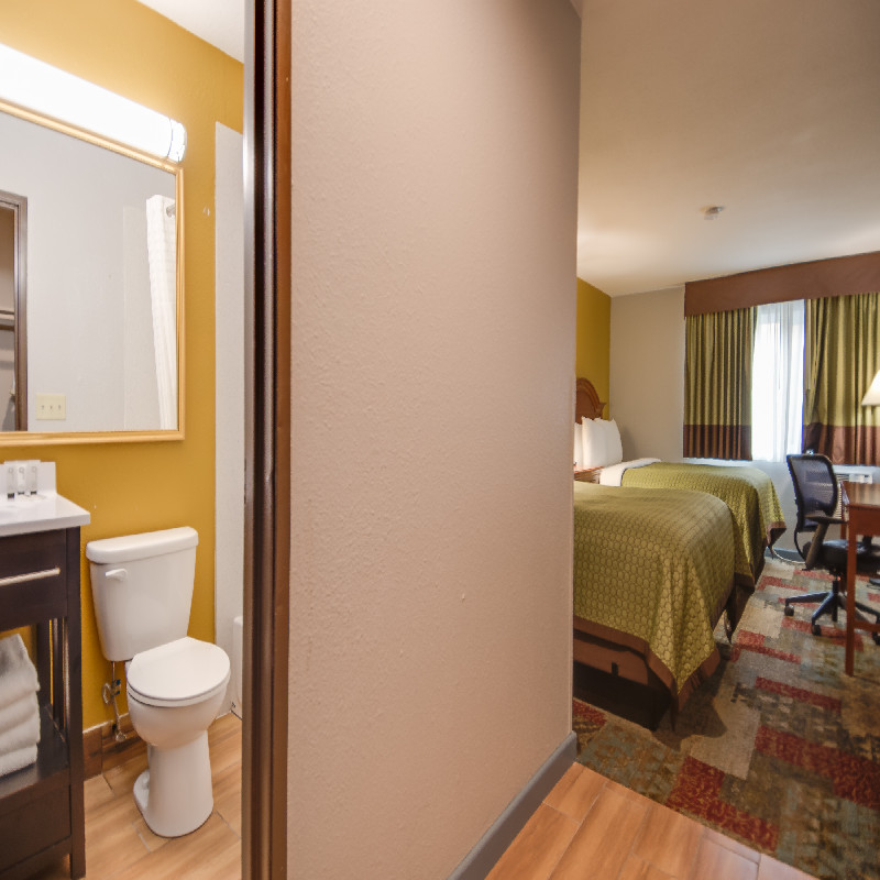 2 Queen Standard Bed Room